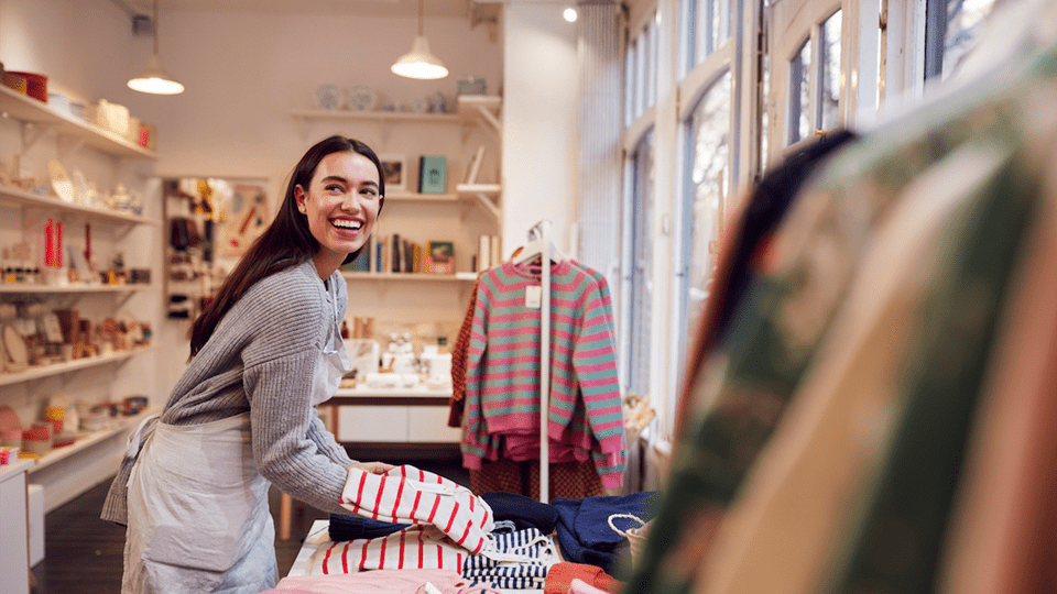Woman buying via worldline ecommerce